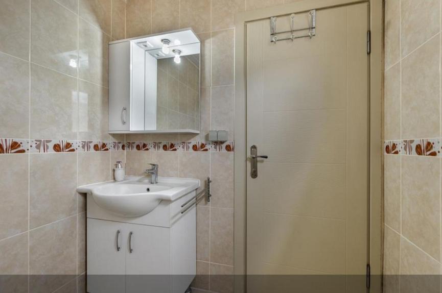 Flora Pansiyon Cirali Apartment Кемер Екстериор снимка