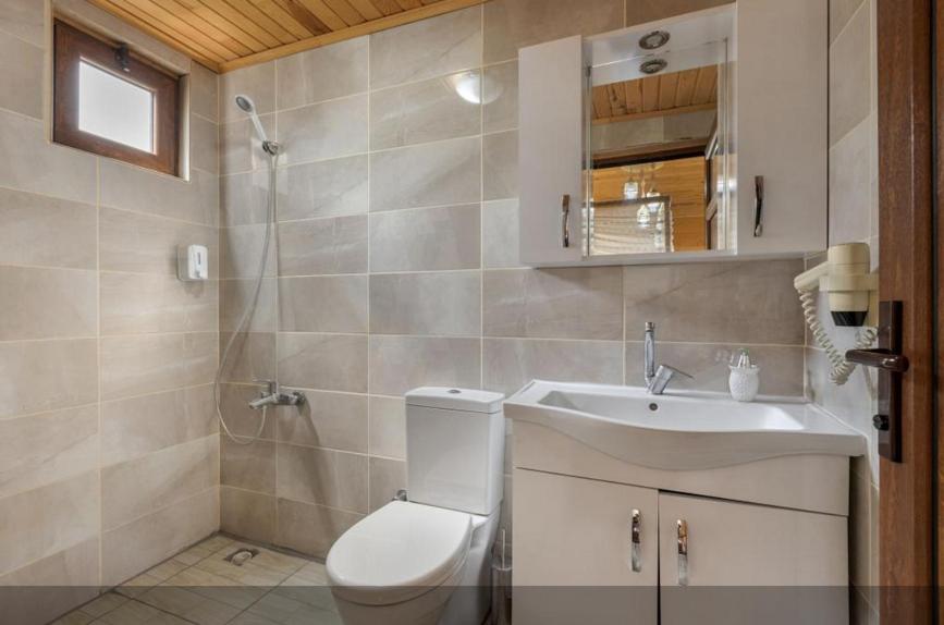 Flora Pansiyon Cirali Apartment Кемер Екстериор снимка