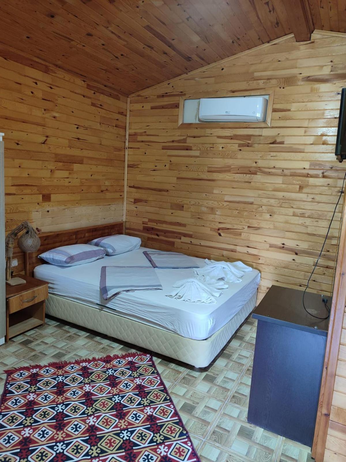 Flora Pansiyon Cirali Apartment Кемер Екстериор снимка