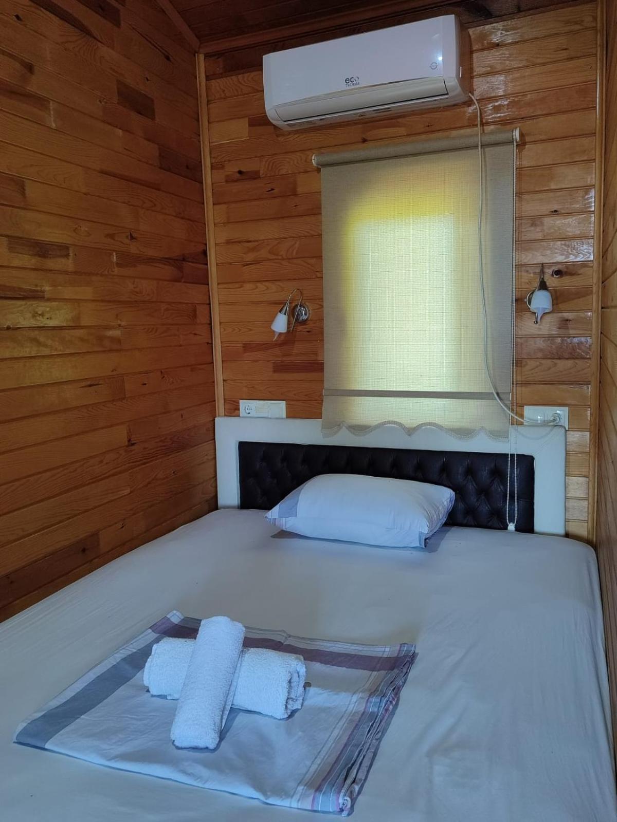 Flora Pansiyon Cirali Apartment Кемер Екстериор снимка