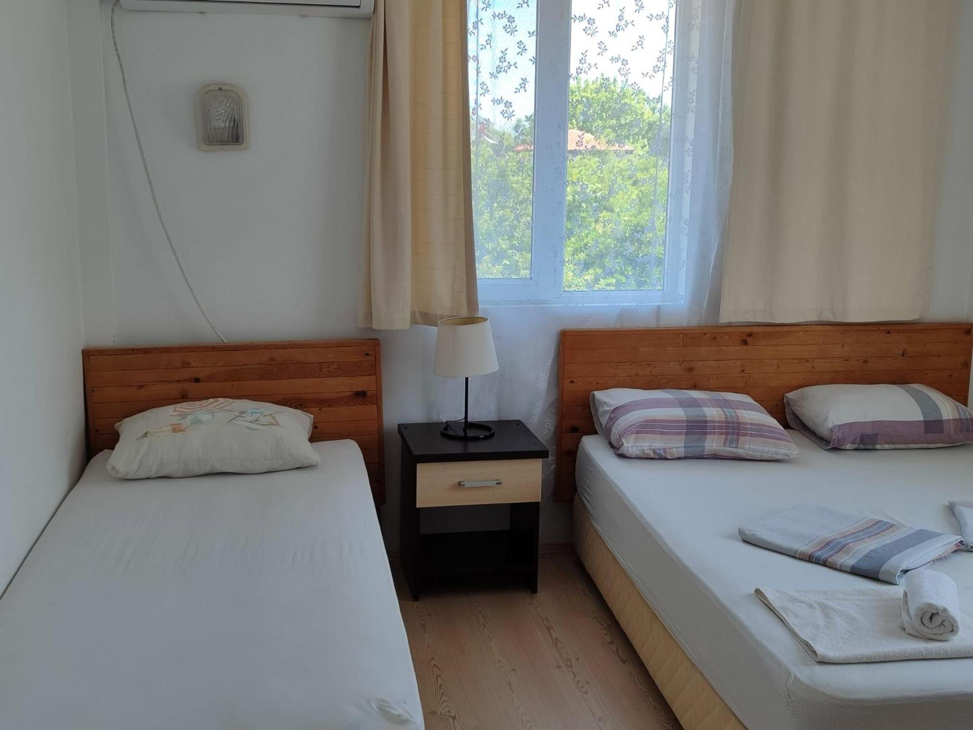 Flora Pansiyon Cirali Apartment Кемер Екстериор снимка
