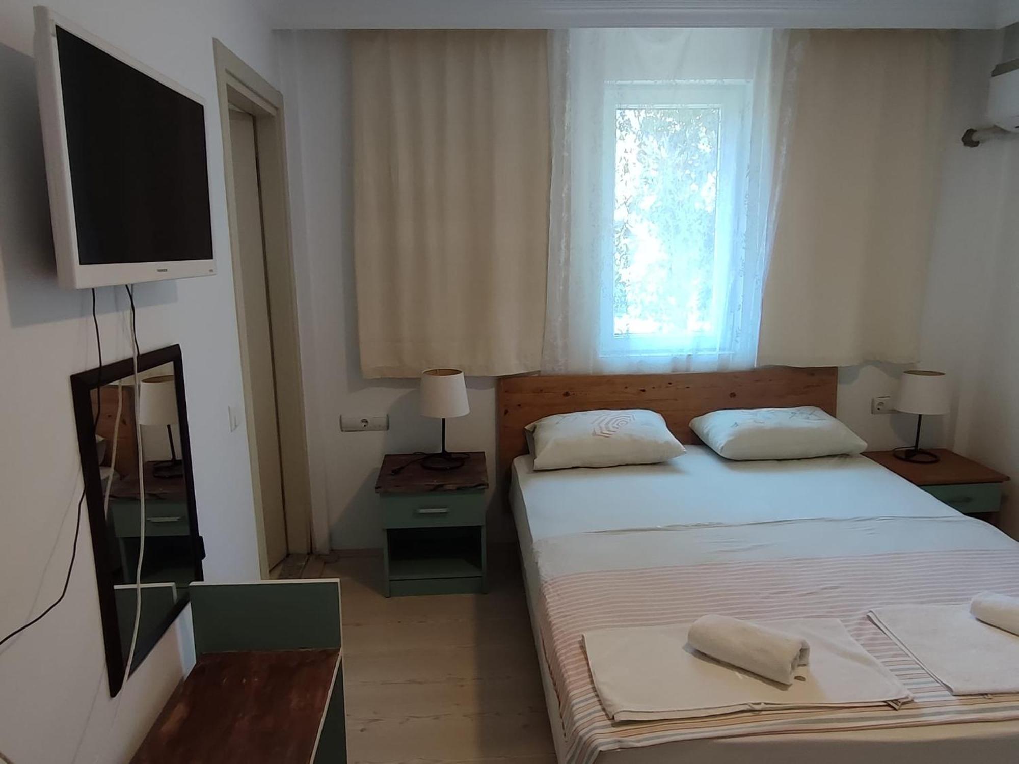 Flora Pansiyon Cirali Apartment Кемер Екстериор снимка