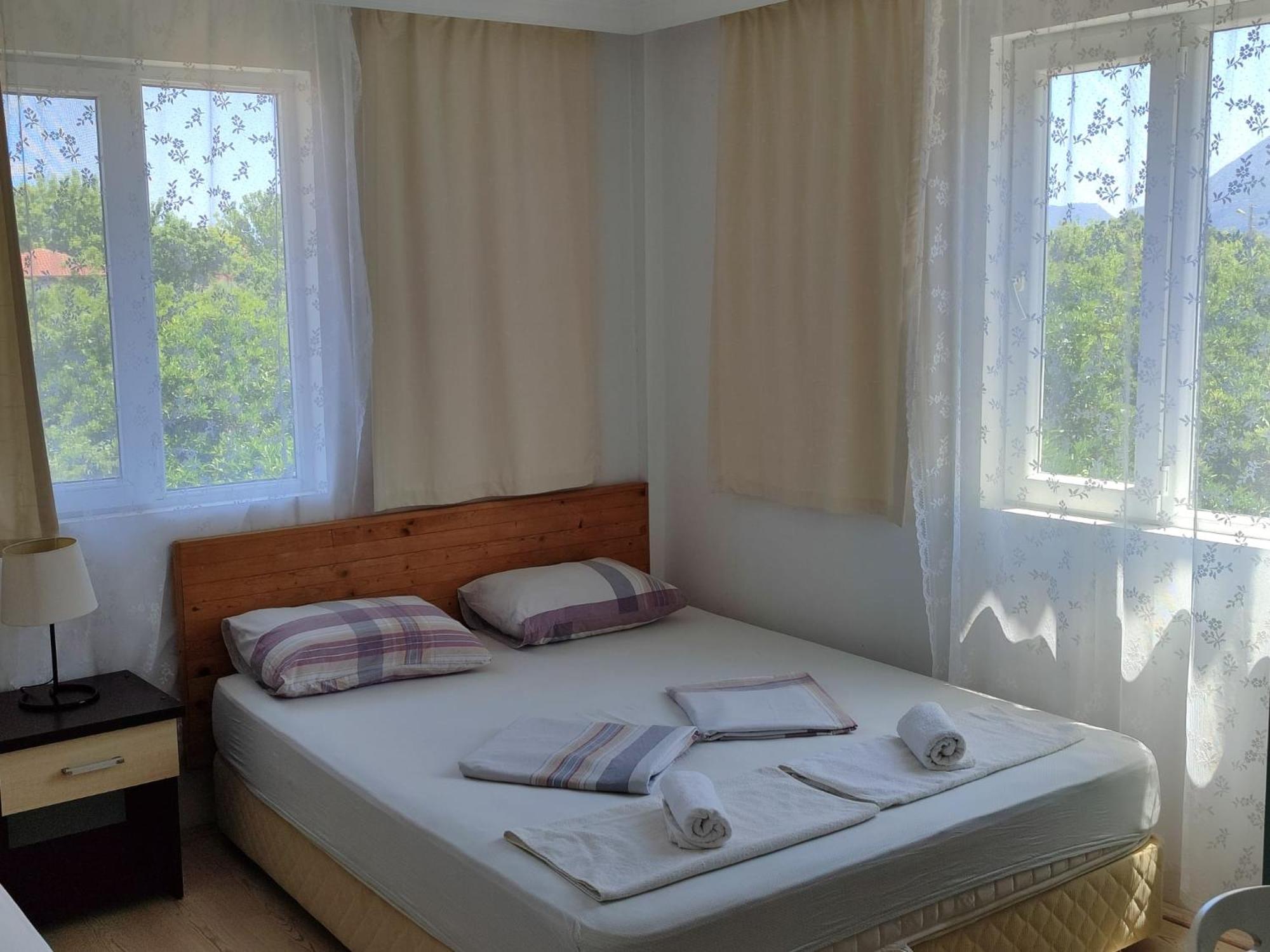 Flora Pansiyon Cirali Apartment Кемер Екстериор снимка