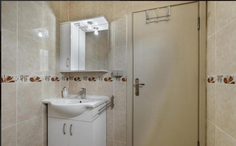 Flora Pansiyon Cirali Apartment Кемер Екстериор снимка